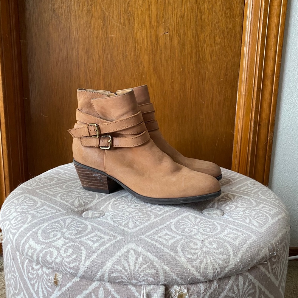 Clark’s Leather Booties Size 8.5